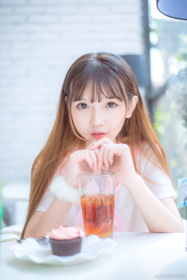 人之所以悲伤,是因为我们留不住岁月;而更无法面对的是有一日,青春,就这样消逝过去。